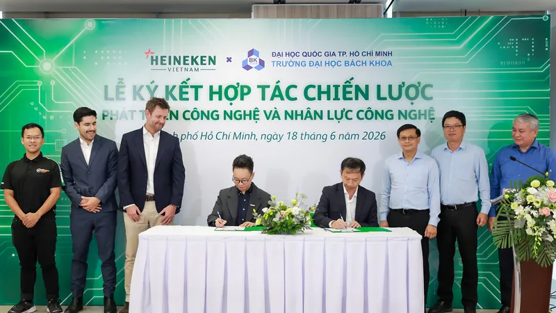 HEINEKEN Việt Nam và Trường Đại học Bách Khoa - ĐHQG TP.HCM ký kết hợp tác chiến lược thúc đẩy phát triển ứng dụng công nghệ và nguồn nhân lực công nghệ 