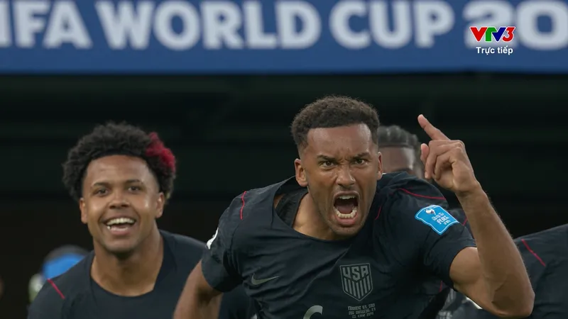 Sebastian Berhalter kiến tạo phạt góc, Auston Trusty dứt điểm sút chính xác mở tỷ số 1-0 