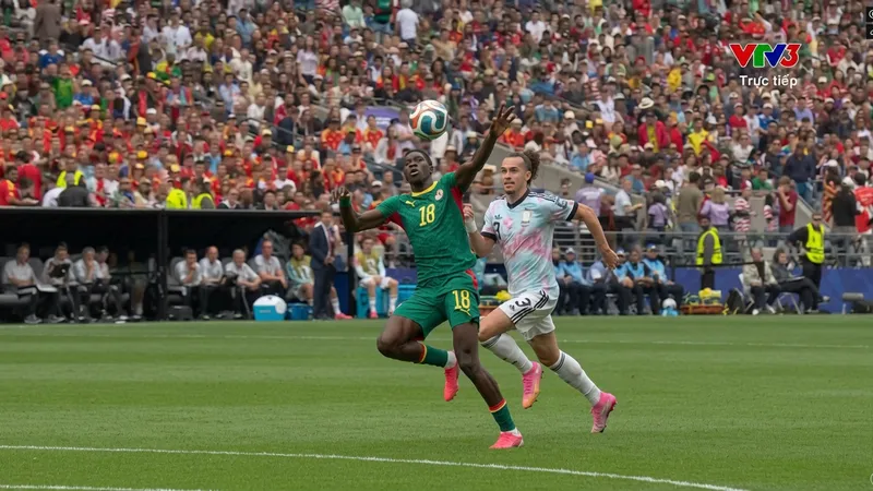 Hàng thủ Bỉ mắc sai lầm, Ismala Sarr hạ thủ môn Courtois giúp Senegal dẫn trước Bỉ tỷ số 2-0