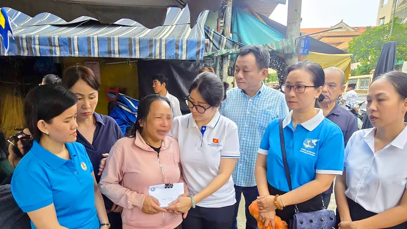 Hỗ trợ gia đình nạn nhân tử vong khi đi trong nước ngập