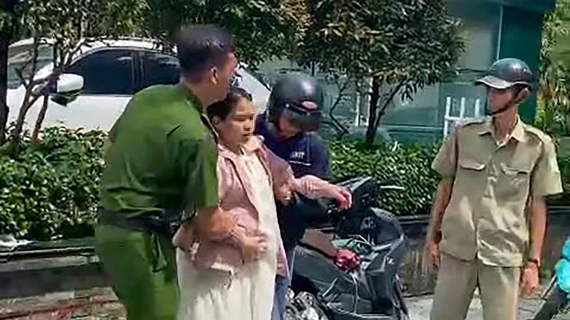 Công an phường Phú Thọ hỗ trợ kịp thời thai phụ đau bụng giữa đường