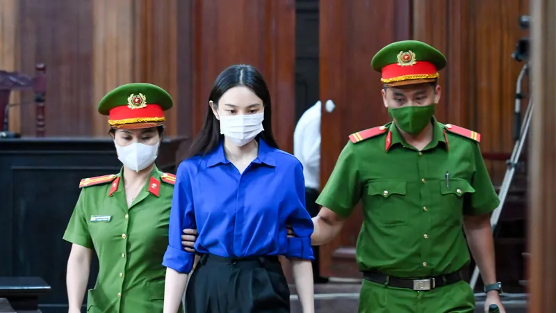 Hoa hậu Thùy Tiên lĩnh án 2 năm tù