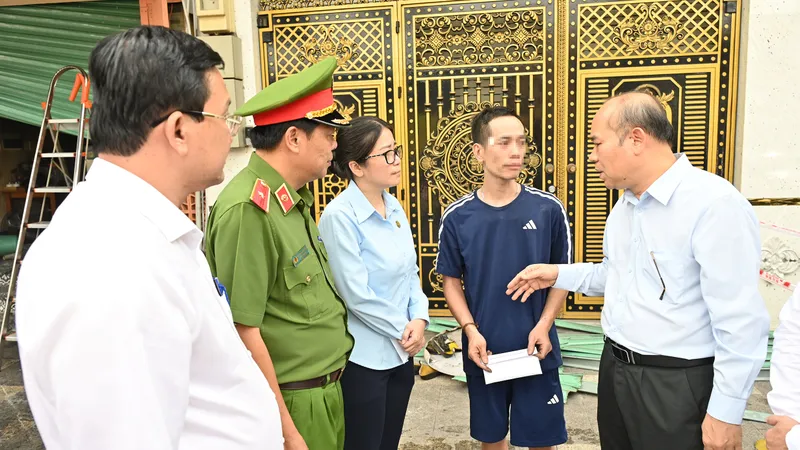 Lãnh đạo TPHCM thăm hỏi, động viên gia đình nạn nhân trong vụ cháy trên đường Trần Hưng Đạo