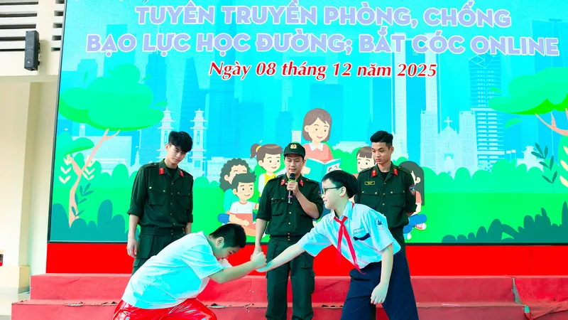 Tuyên truyền phòng chống bạo lực học đường và “bắt cóc online” cho hơn 1.400 học sinh