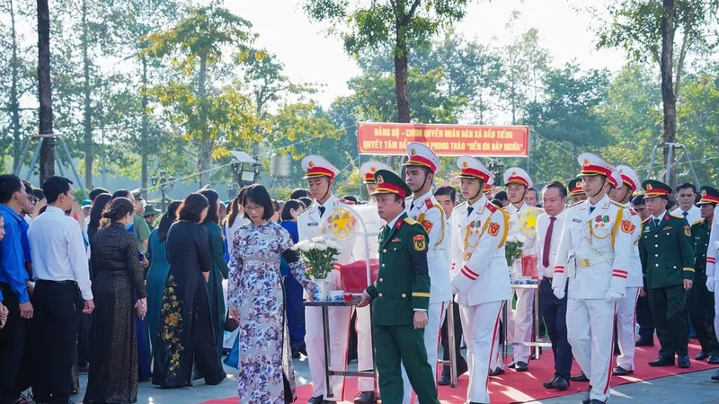 Trang trọng lễ viếng và an táng hài cốt liệt sĩ
