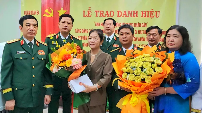 Trao danh hiệu Anh hùng Lực lượng vũ trang nhân dân tặng Đại tướng Lê Văn Dũng