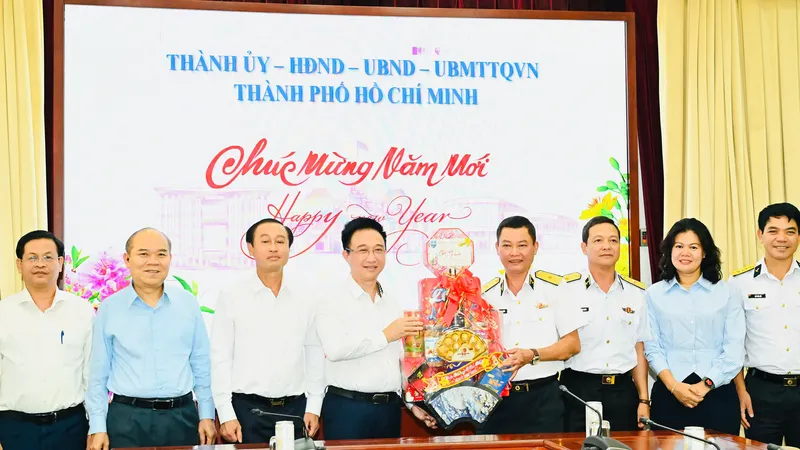 Các đơn vị Hải quân chúc tết Đảng bộ TPHCM 