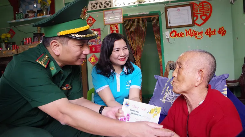 Xuân biên phòng, ấm lòng dân bản