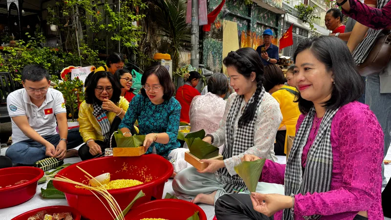 Trao quà tết tại các địa phương