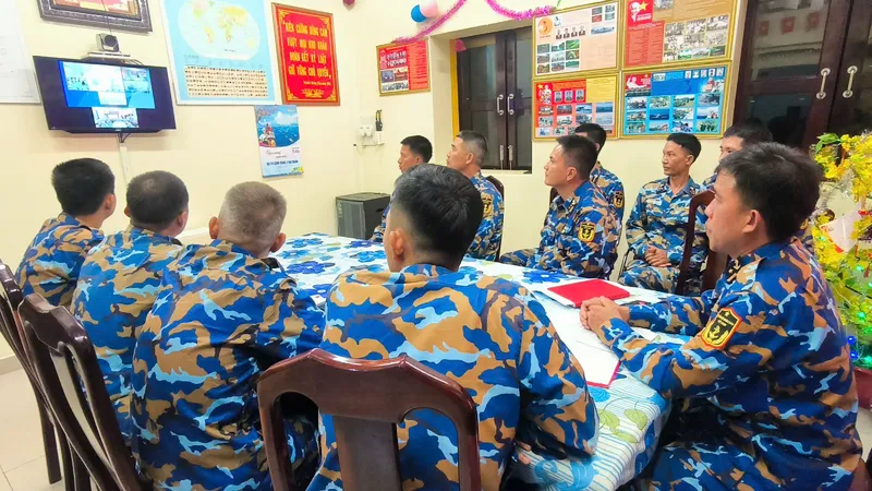 Bộ Tư lệnh Vùng 2 Hải quân chúc tết trực tuyến các đơn vị đang thực hiện nhiệm vụ trên biển