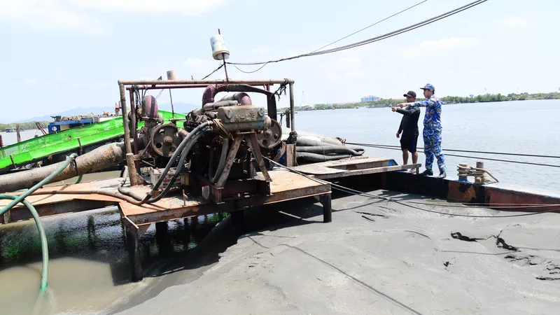 Bắt tàu vận chuyển 600m³ cát không rõ nguồn gốc
