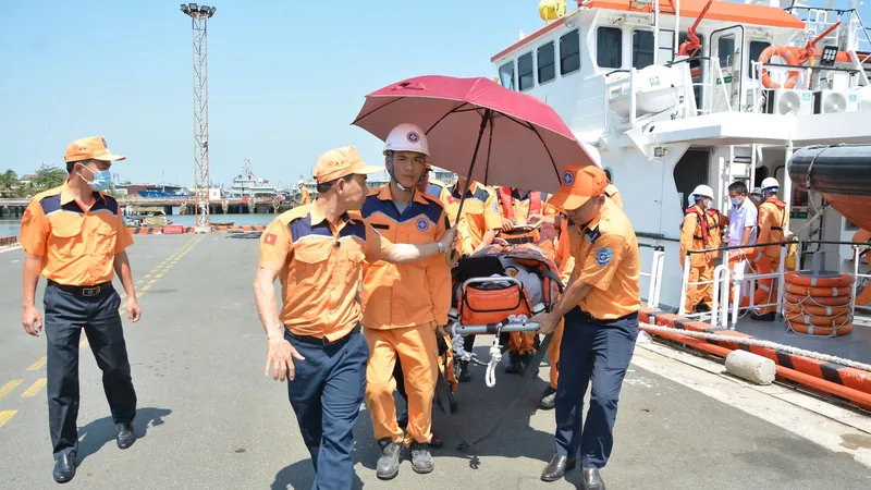 Cứu nạn kịp thời thuyền viên nước ngoài gặp sự cố sức khỏe trên biển