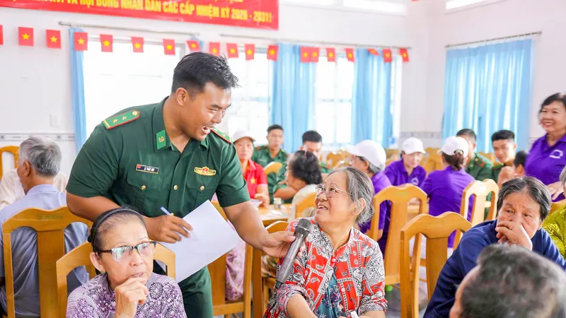 Ấm tình quân dân nơi cửa biển Long Hòa