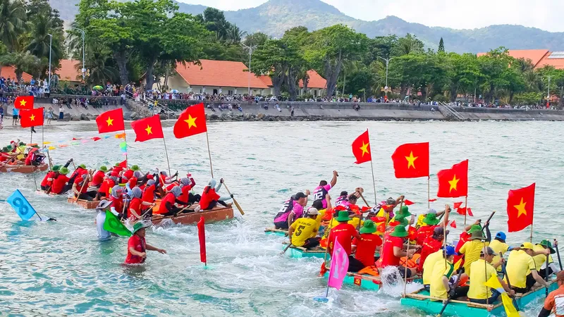 Côn Đảo: Tái hiện hào khí vượt biển tại Hội thi đua bè truyền thống lần thứ 20