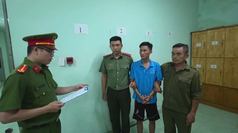 Tạm giữ khẩn cấp đối tượng đánh con riêng của người tình