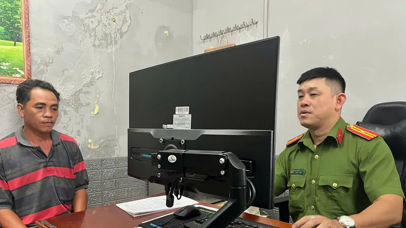 Xác minh vụ người đàn ông dùng ghế nhựa tấn công CSGT