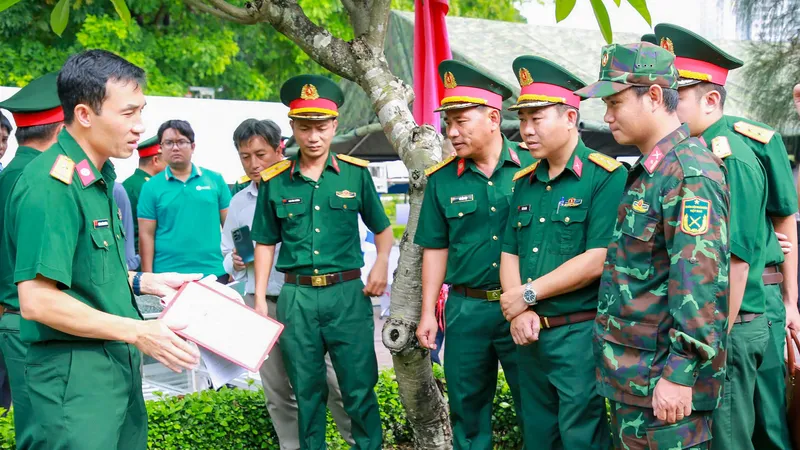 Công tác lấy mẫu được thực hiện khẩn trương