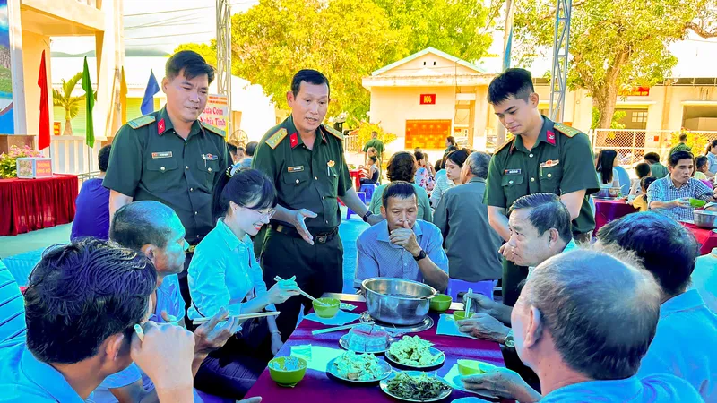 “Bữa cơm nghĩa tình quân - dân” tại Đặc khu Côn Đảo