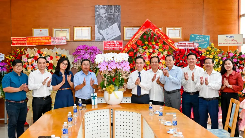 Lãnh đạo TPHCM thăm, chúc mừng các cơ quan báo chí Trung ương