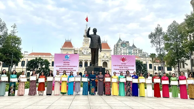 Phát huy hơn nữa vai trò của phụ nữ Việt Nam trong tình hình mới