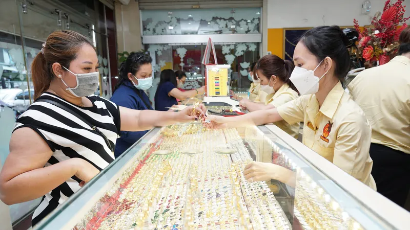 Sôi động vàng “ngoài luồng”
