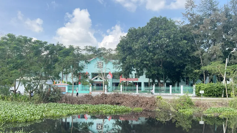 Kênh T10 đang ô nhiễm nặng