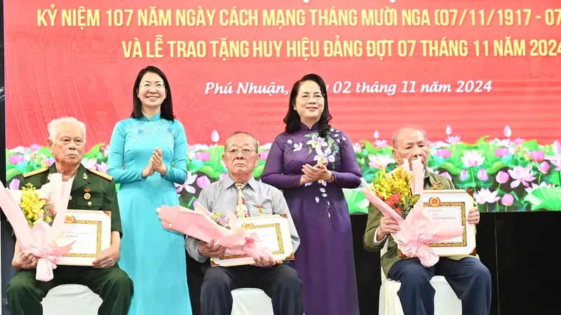 Họp mặt kỷ niệm 107 năm Cách mạng Tháng Mười Nga