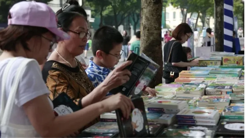 Hội sách dọn kho - Mua theo thùng