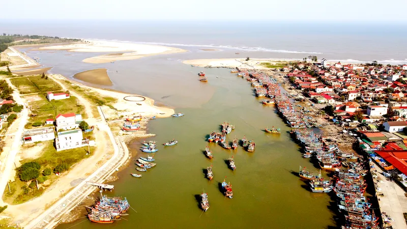Ngư dân “mắc cạn” - Bài 1: Bến bồi, lạch lấp