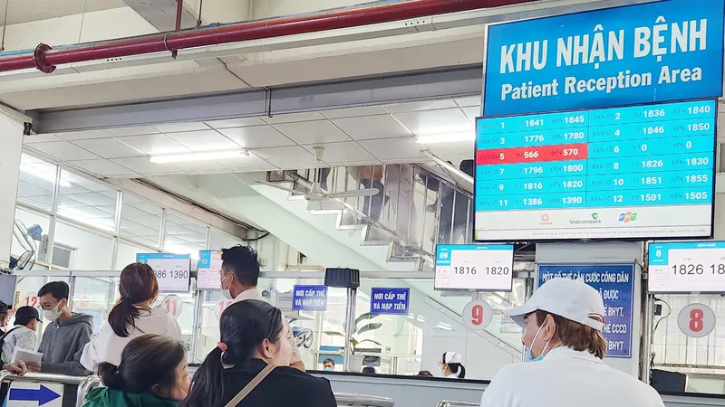 Khám chữa bệnh bảo hiểm y tế: Loay hoay với giấy chuyển tuyến