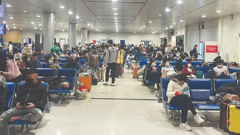 Sân bay, bến xe bắt đầu quá tải