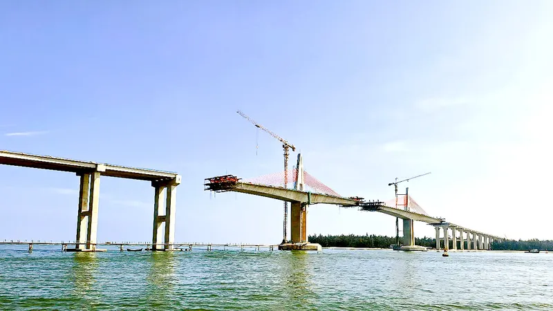 Rầm rộ những công trình trọng điểm - Bài 3: Nối sông dài, băng cửa biển