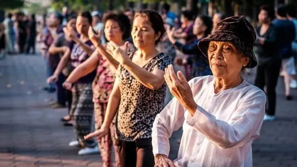 Già hóa dân số và thanh niên “hai không”