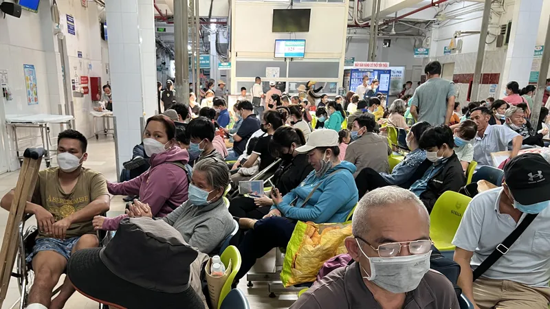 Mệt mỏi khám bệnh bảo hiểm y tế