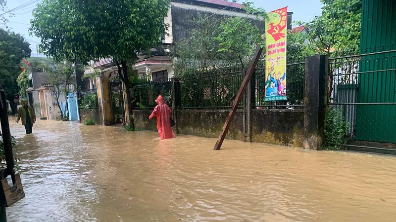 Bão có thể không vào đất liền, Trung bộ mưa lớn