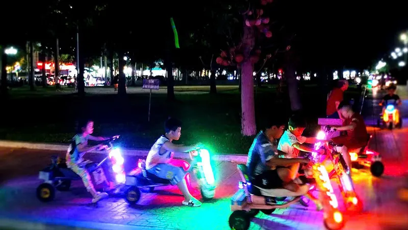 Lâm Đồng: Bát nháo dịch vụ cho thuê xe điện tự chế trong công viên