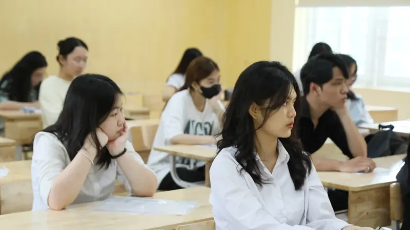 Phổ điểm bất thường và hệ lụy cho xét tuyển đại học
