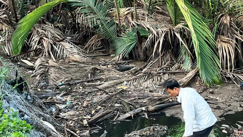 Vụ bãi rác An Hiệp (Vĩnh Long) gây ô nhiễm môi trường: Hoàn thiện phủ bạt ao chôn lấp, xây kè ngăn sạt lở