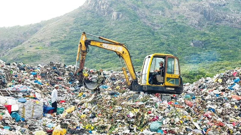 Xử lý rác cho siêu đô thị TPHCM - Bài 1: Phân loại đầu nguồn, chôn lấp cuối nguồn!