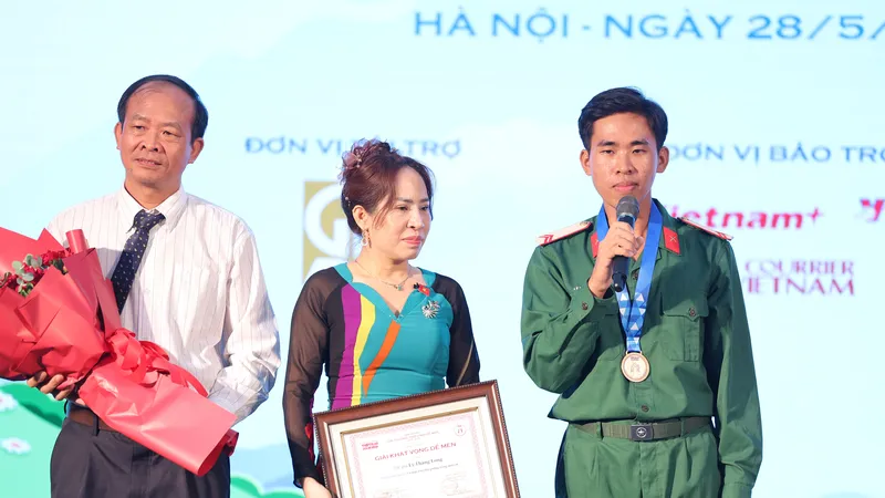 Lý Thăng Long - Chàng quân nhân trẻ mê văn chương