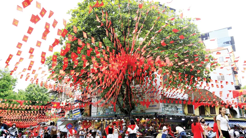 Thủ đô rực rỡ cờ hoa