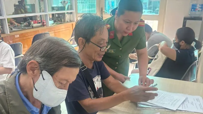 Ngành công an lắng nghe, tháo gỡ vướng mắc thủ tục hành chính
