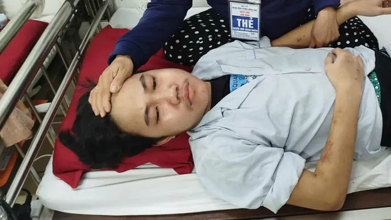 Chồng liệt giường, con trai mắc bệnh hiểm nghèo