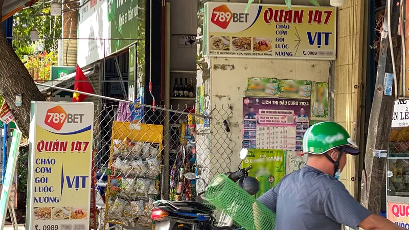 Bảng hiệu in logo quảng cáo trang cờ bạc trực tuyến tại đường Lương Định Của (phường Tây Nha Trang) 