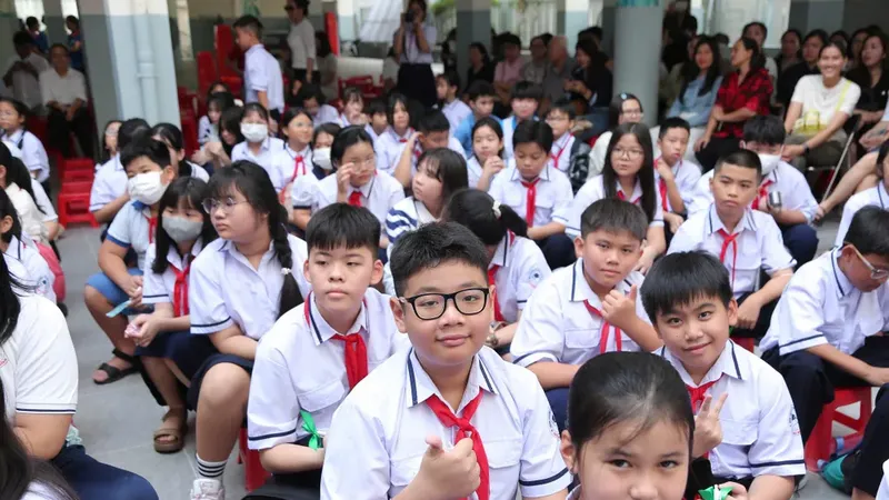 Phía sau những khoản “lạm thu”