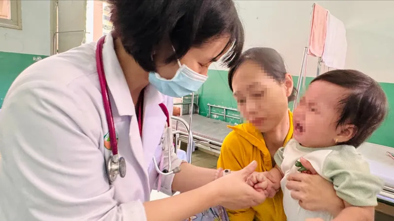 Các ca bệnh truyền nhiễm tăng nhanh cùng lúc: Cảnh báo nguy cơ dịch chồng dịch