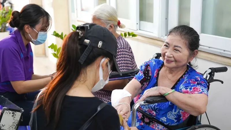 Bệnh nhân nữ được làm đẹp miễn phí tại Bệnh viện Nhân dân Gia Định nhân Ngày Phụ nữ Việt Nam 20-10