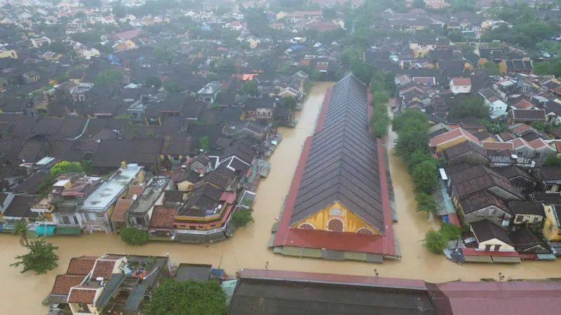 Lũ chồng lũ, khó khăn chồng chất