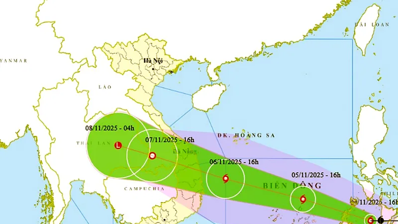 Bão số 13 (Kalmaegi) hướng vào Nam Trung bộ: Gấp rút gia cố nhà cửa, chằng buộc tàu thuyền