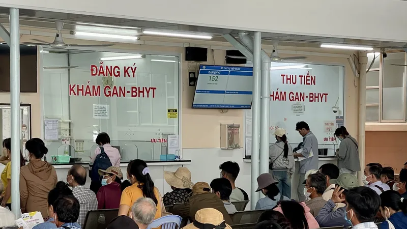 Thực hiện bảo hiểm y tế toàn dân: Chăm sóc sức khỏe công bằng, nhân văn